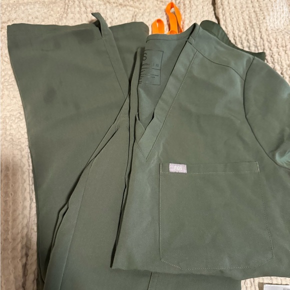 Figs Scrubs Lot - Picture 5 of 5